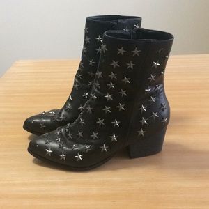 YRU star ankle booties